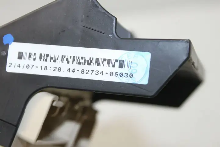 Toyota Corolla Verso E121 (2004 - 2007) 8273405030 Блок предохранителей — фото 4