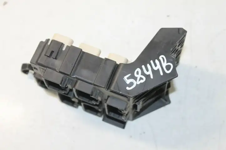 Toyota Corolla Verso E121 (2004 - 2007) 8273405030 Блок предохранителей — фото 5