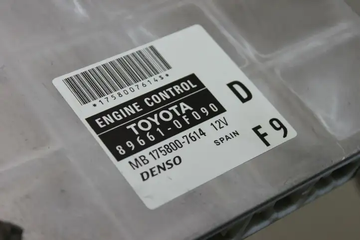Toyota Corolla Verso E121 (2004 - 2007) 896610F090 Блок управления двигателем (ЭБУ) — фото 2