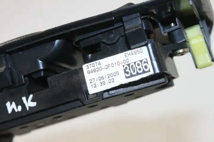 Toyota Corolla Verso E121 (2004 - 2007) 848200F01000 Кнопка стеклоподъемников — фото 2