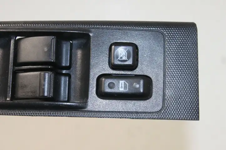 Toyota Corolla Verso E121 (2004 - 2007) 848200F01000 Кнопка стеклоподъемников — фото 3