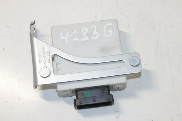 Toyota Corolla Verso E121 (2004 - 2007) 859400F010A Реле стеклоочистителей — фото 4