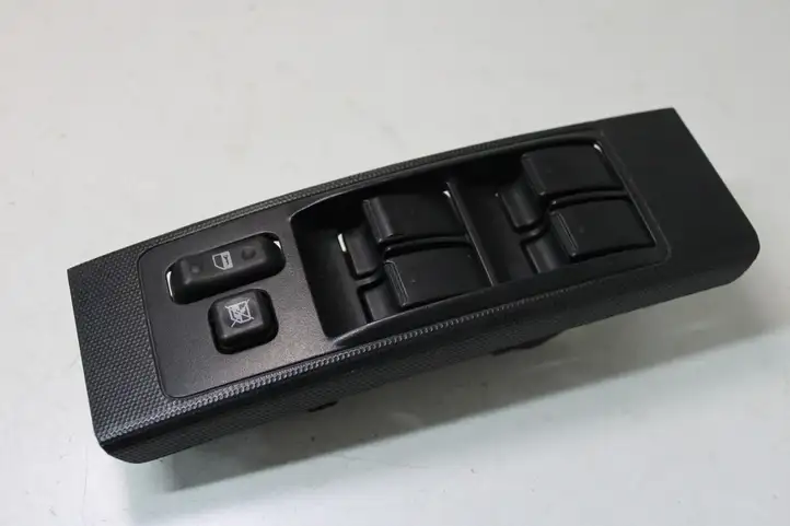 Toyota Corolla Verso E121 (2004 - 2007) Кнопка стеклоподъемников — фото 2