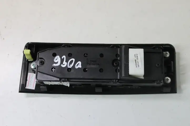 Toyota Corolla Verso E121 (2004 - 2007) Кнопка стеклоподъемников — фото 9