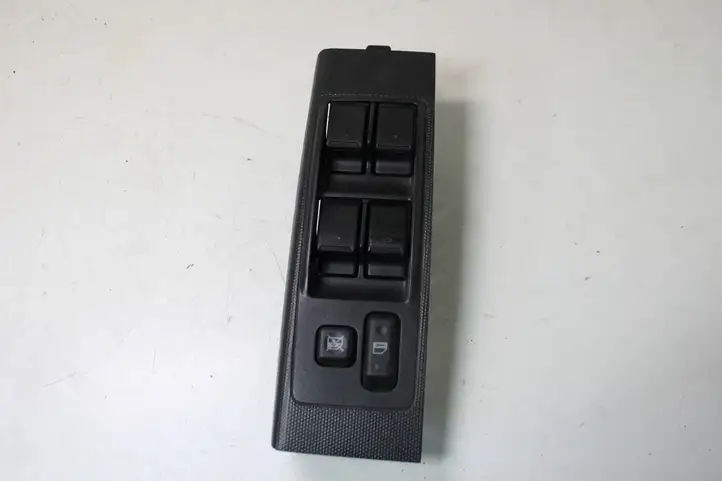 Toyota Corolla Verso E121 (2004 - 2007) Кнопка стеклоподъемников — фото 1