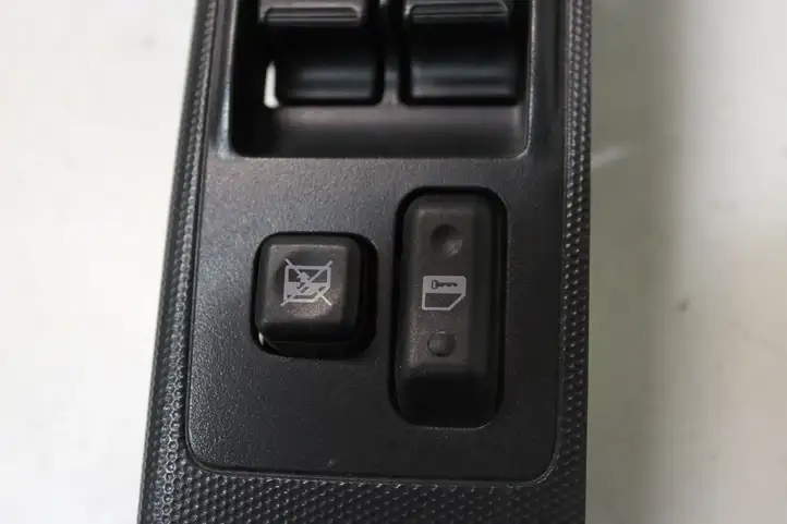 Toyota Corolla Verso E121 (2004 - 2007) Кнопка стеклоподъемников — фото 4