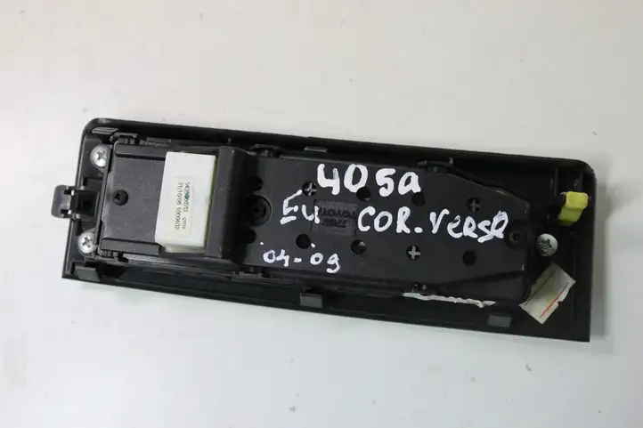 Toyota Corolla Verso E121 (2004 - 2007) Кнопка стеклоподъемников — фото 8