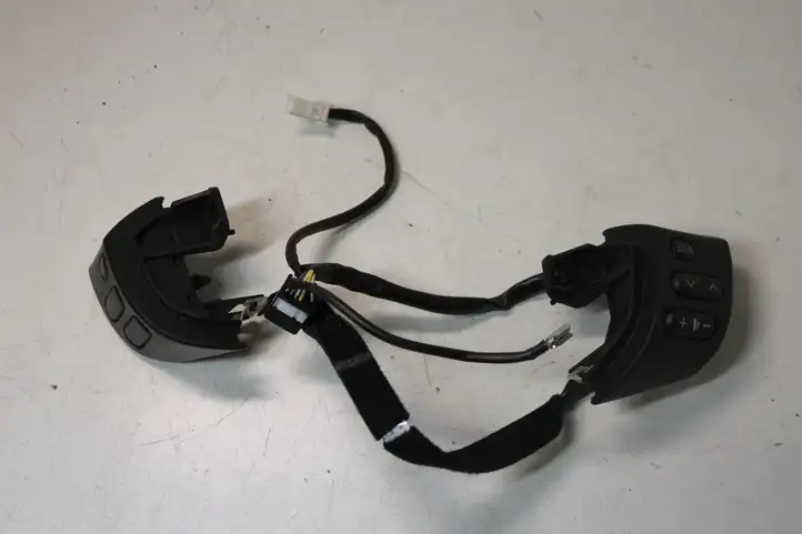 Toyota Corolla Verso E121 (2004 - 2007) Кнопки на рулевом колесе — фото 1