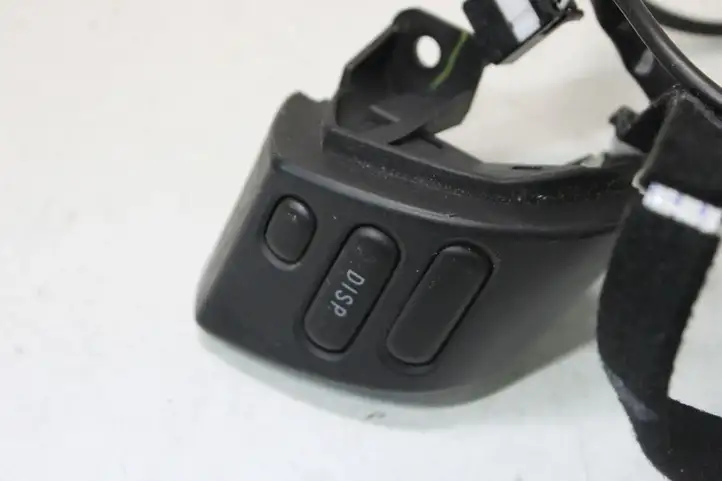 Toyota Corolla Verso E121 (2004 - 2007) Кнопки на рулевом колесе — фото 3