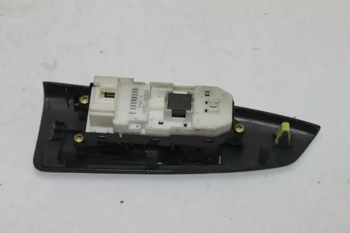 Toyota Corolla Verso E121 (2001 - 2004) 8404013060 Блок кнопок стеклоподъемников — фото 3