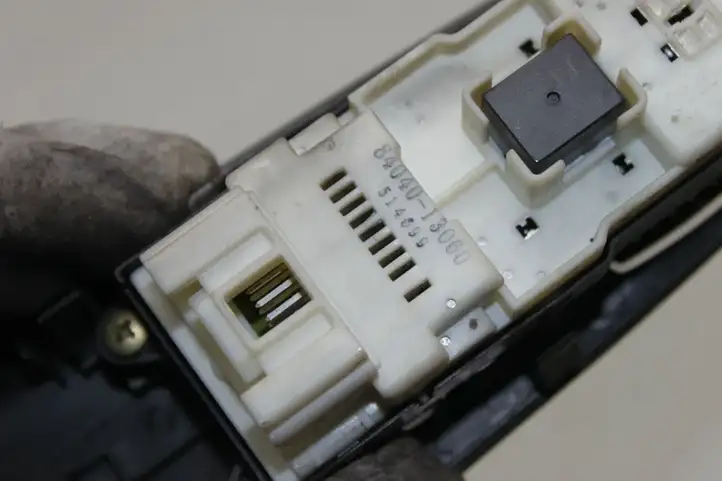 Toyota Corolla Verso E121 (2001 - 2004) 8404013060 Блок кнопок стеклоподъемников — фото 4