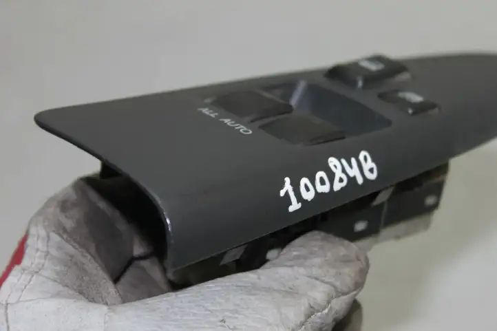 Toyota Corolla Verso E121 (2001 - 2004) 8404013060 Блок кнопок стеклоподъемников — фото 5