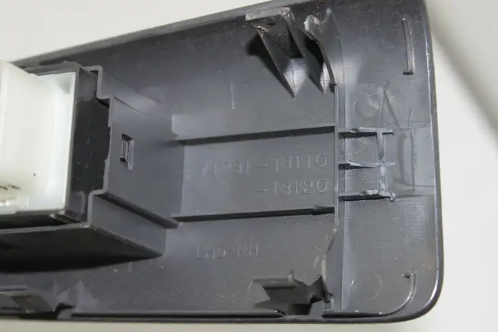 Toyota Corolla Verso E121 (2001 - 2004) 7423113110 Блок кнопок стеклоподъемников — фото 4