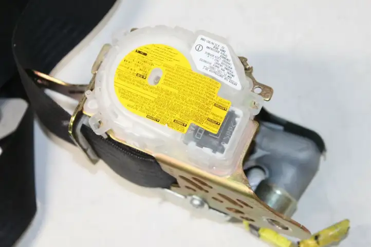 Toyota Corolla Verso E121 (2001 - 2004) Передний ремень безопасности — фото 5