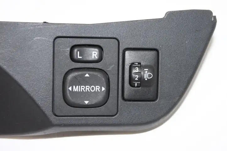 Toyota Yaris (2014 - 2019) 554460D06 Включатель зеркал — фото 4