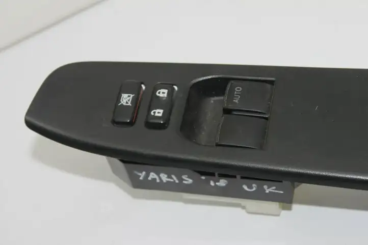 Toyota Yaris (2014 - 2019) 742310D72 Блок кнопок стеклоподъемников — фото 2
