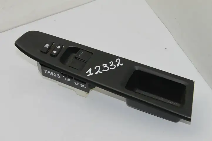 Toyota Yaris (2014 - 2019) 742310D72 Блок кнопок стеклоподъемников — фото 5