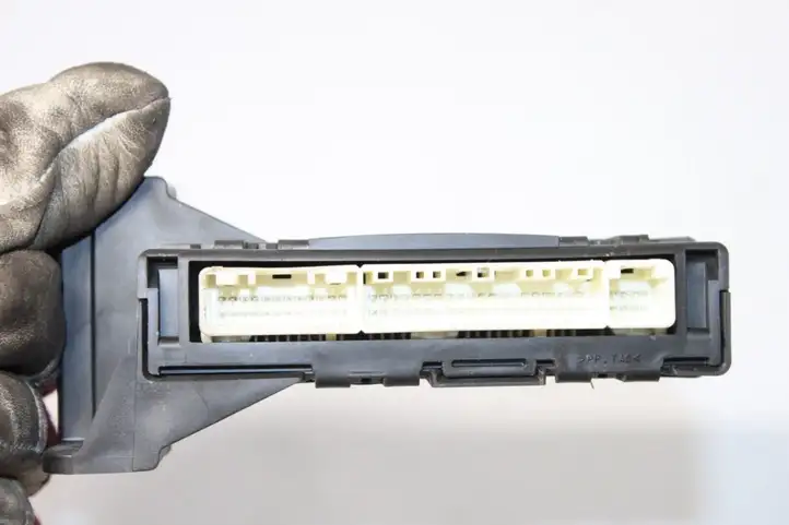 Toyota Auris 150 (2006 - 2012) 8865002430 Прочие блоки управления — фото 5