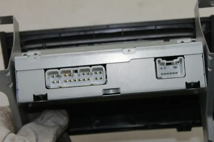 Toyota Yaris Verso (1999 - 2005) 8611052030C0 Магнитола / мультимедийная система — фото 4