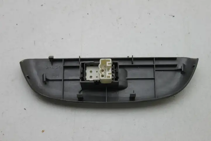 Toyota Yaris Verso (1999 - 2005) Блок кнопок стеклоподъемников — фото 3