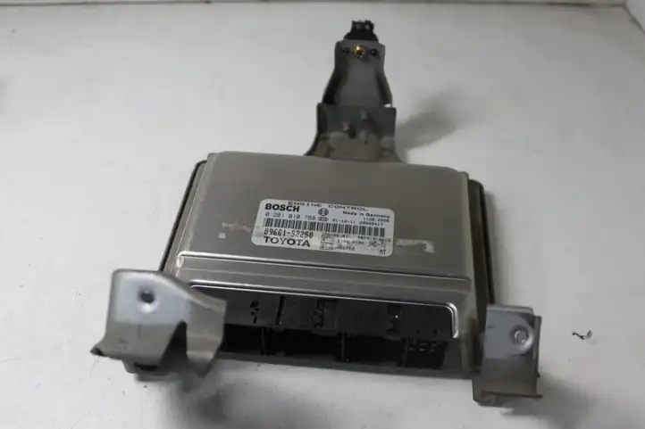 Toyota Yaris Verso (1999 - 2005) 0281010768 Блок управления двигателем (ЭБУ) — фото 3