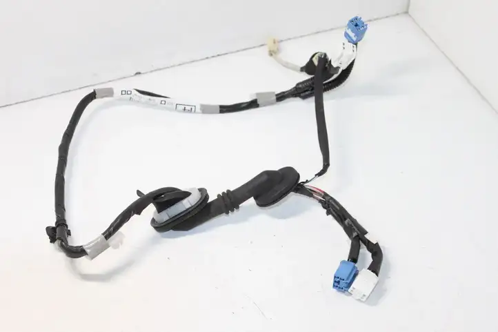 Toyota Auris 150 (2006 - 2012) 8218402140F Прочая электропроводка — фото 1