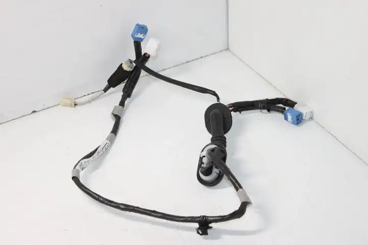 Toyota Auris 150 (2006 - 2012) 8218402140F Прочая электропроводка — фото 2