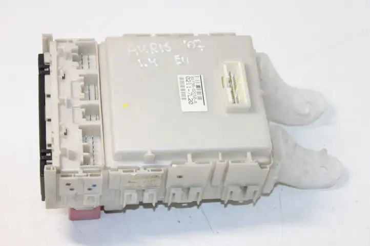 Toyota Auris 150 (2006 - 2012) 8273002150A Блок предохранителей — фото 5