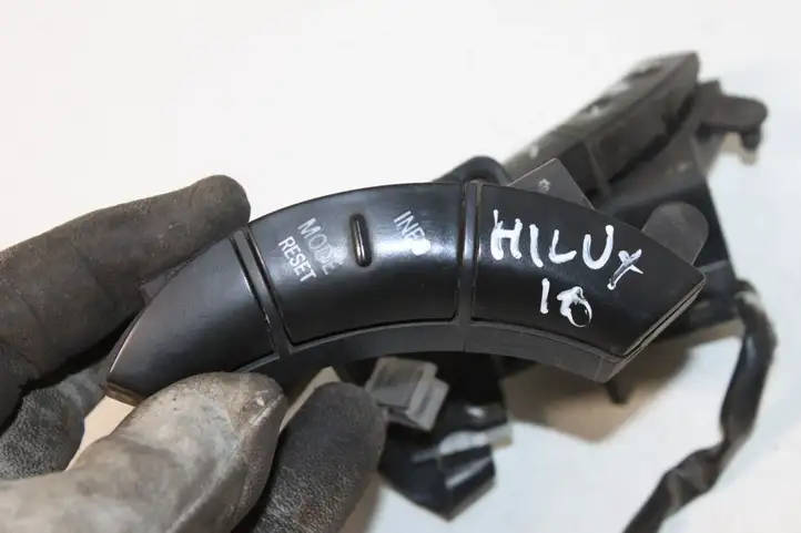 Toyota Hilux (AN10, AN20, AN30) (2008 - 2011) Кнопки на рулевом колесе — фото 3