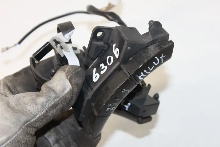 Toyota Hilux (AN10, AN20, AN30) (2008 - 2011) Кнопки на рулевом колесе — фото 7