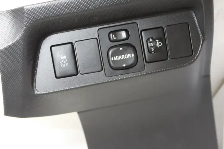 Toyota Auris 150 (2006 - 2012) 5554502020 Прочие детали панели — фото 1
