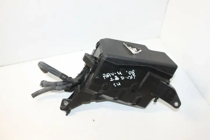 Toyota RAV 4 (XA30) (2006 - 2016) 8266242190 Блок монтирования реле — фото 1