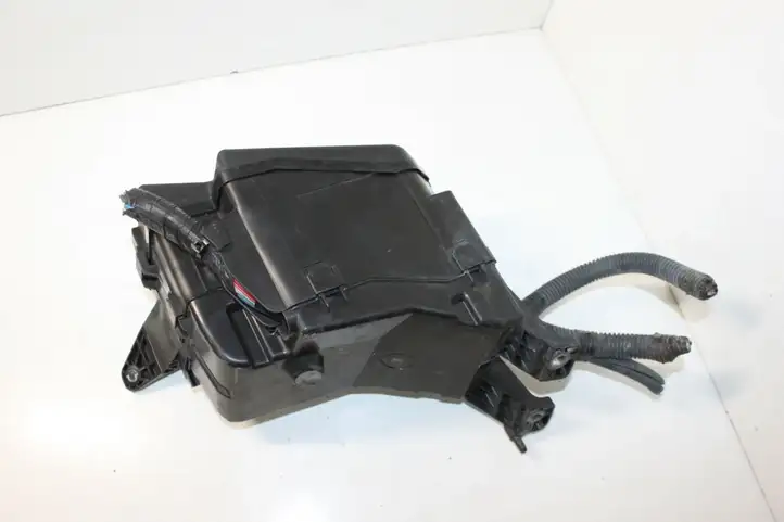 Toyota RAV 4 (XA30) (2006 - 2016) 8266242190 Блок монтирования реле — фото 4