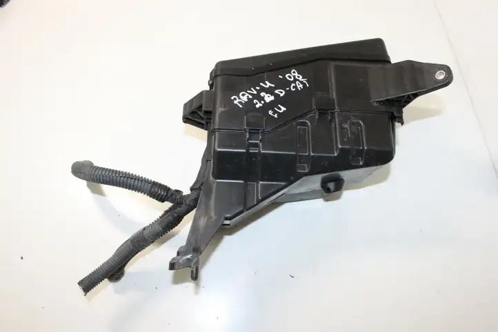 Toyota RAV 4 (XA30) (2006 - 2016) 8266242190 Блок монтирования реле — фото 5