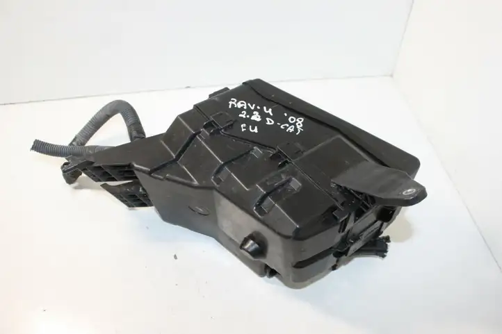 Toyota RAV 4 (XA30) (2006 - 2016) 8266242190 Блок монтирования реле — фото 6