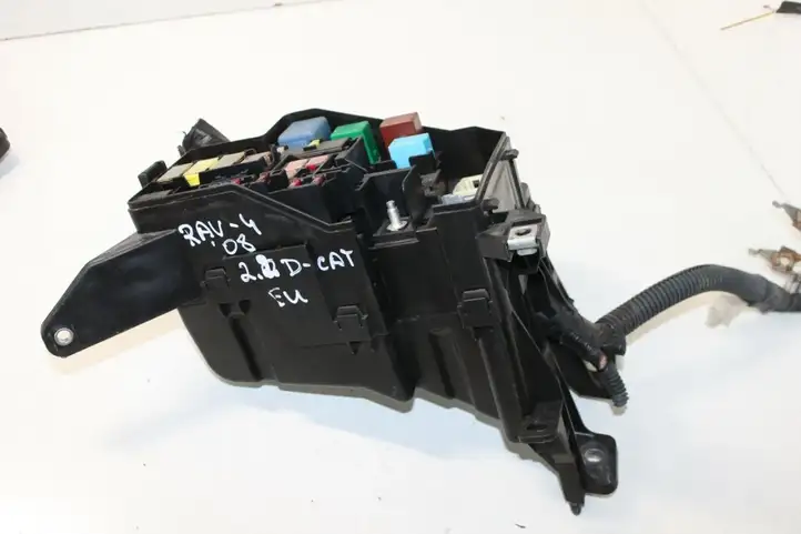 Toyota RAV 4 (XA30) (2006 - 2016) 8266242180 Крышка ящика предохранителей — фото 8