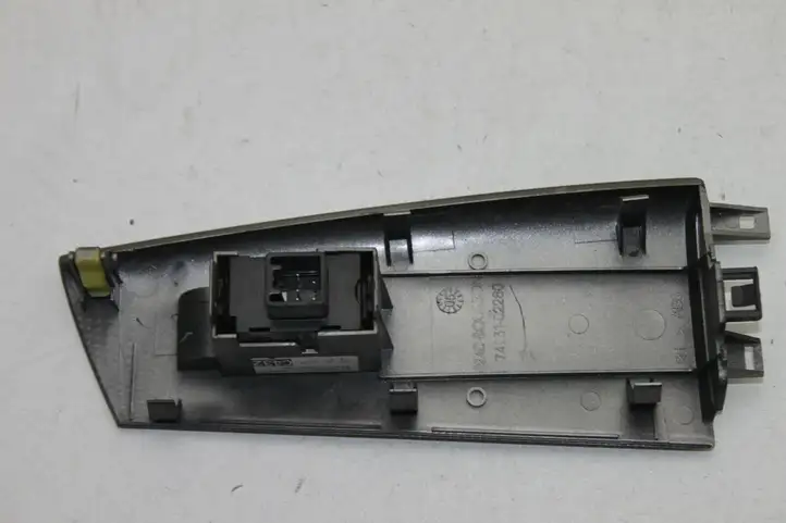 Toyota Corolla Verso E121 (2004 - 2007) 8480102341BQ Блок кнопок стеклоподъемников — фото 3