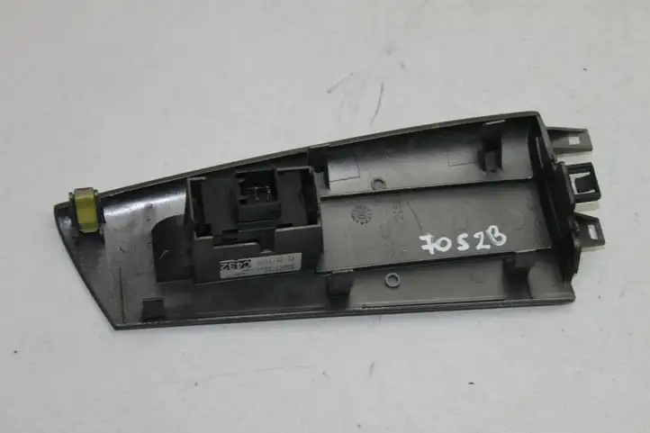 Toyota Corolla Verso E121 (2004 - 2007) 8480102341BQ Блок кнопок стеклоподъемников — фото 5