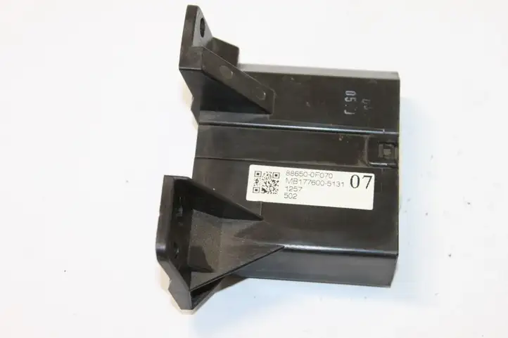 Toyota Corolla Verso E121 (2004 - 2007) 886500F070 Прочие блоки управления — фото 1