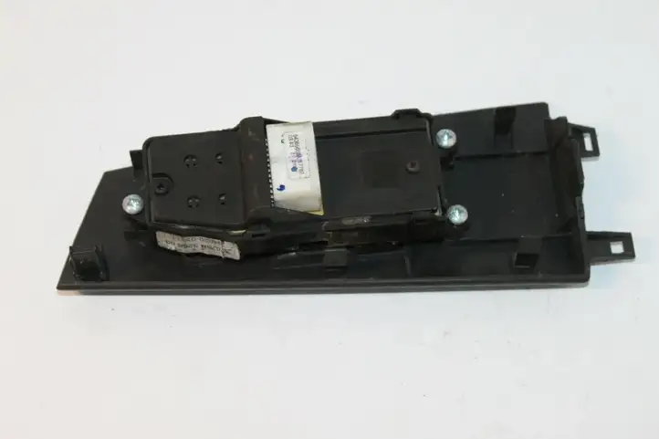 Toyota Corolla E120 E130 (2000 - 2004) 7423202290 Кнопка стеклоподъемников — фото 4