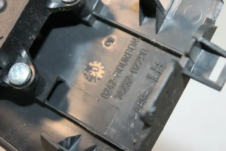 Toyota Corolla E120 E130 (2000 - 2004) 7423202290 Кнопка стеклоподъемников — фото 6