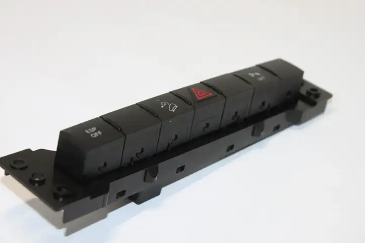 Jeep Grand Cherokee (2010 - 2021) P04602846AD Включатель аварийных фонарей — фото 4