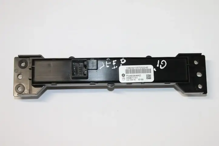 Jeep Grand Cherokee (2010 - 2021) P04602846AD Включатель аварийных фонарей — фото 5