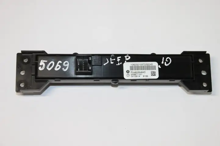 Jeep Grand Cherokee (2010 - 2021) P04602846AD Включатель аварийных фонарей — фото 8