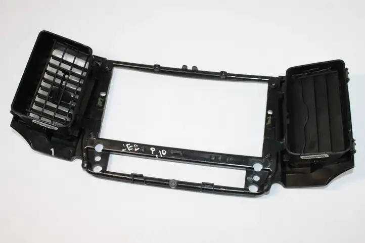 Jeep Grand Cherokee (2010 - 2021) Центральный воздушный дефлектор — фото 6