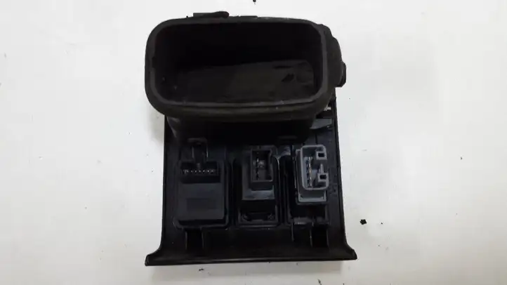 Toyota Avensis T220 (2000 - 2003) 5568605030 Боковой воздушный дефлектор — фото 3