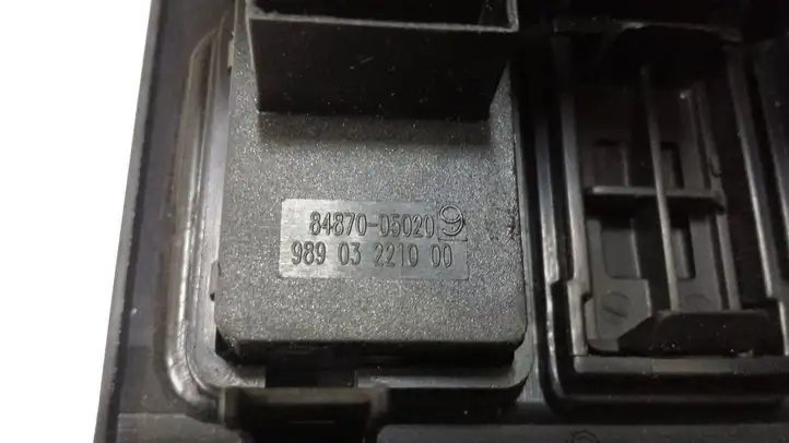 Toyota Avensis T220 (2000 - 2003) 5566105030 Боковой воздушный дефлектор — фото 6