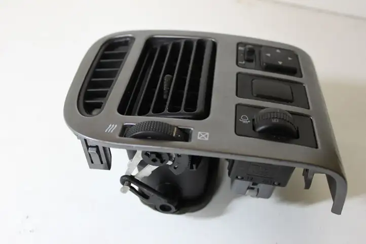 Toyota Avensis T220 (2000 - 2003) 5568605030 Боковой воздушный дефлектор — фото 6