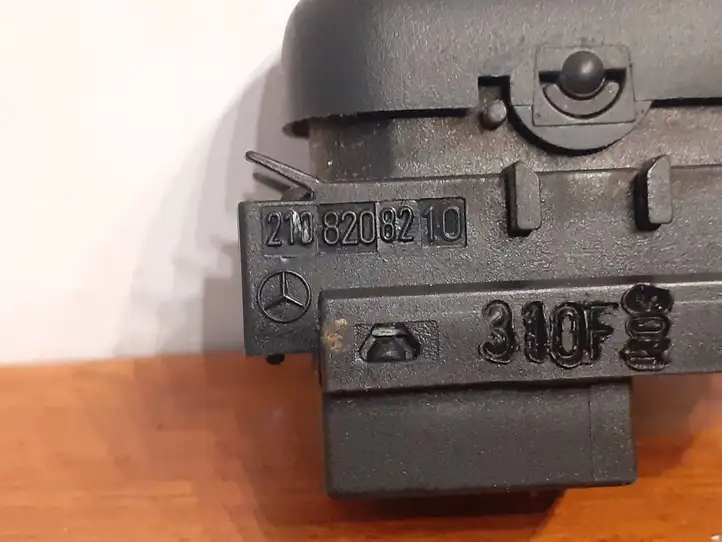 Mercedes-Benz E W210 (1995 - 2002) 2108208210 Блок кнопок стеклоподъемников — фото 2