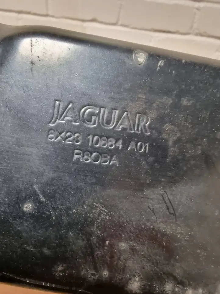 Jaguar XF (2007 - 2015) 8X2310884A01 Верхняя панель радиатора — фото 6